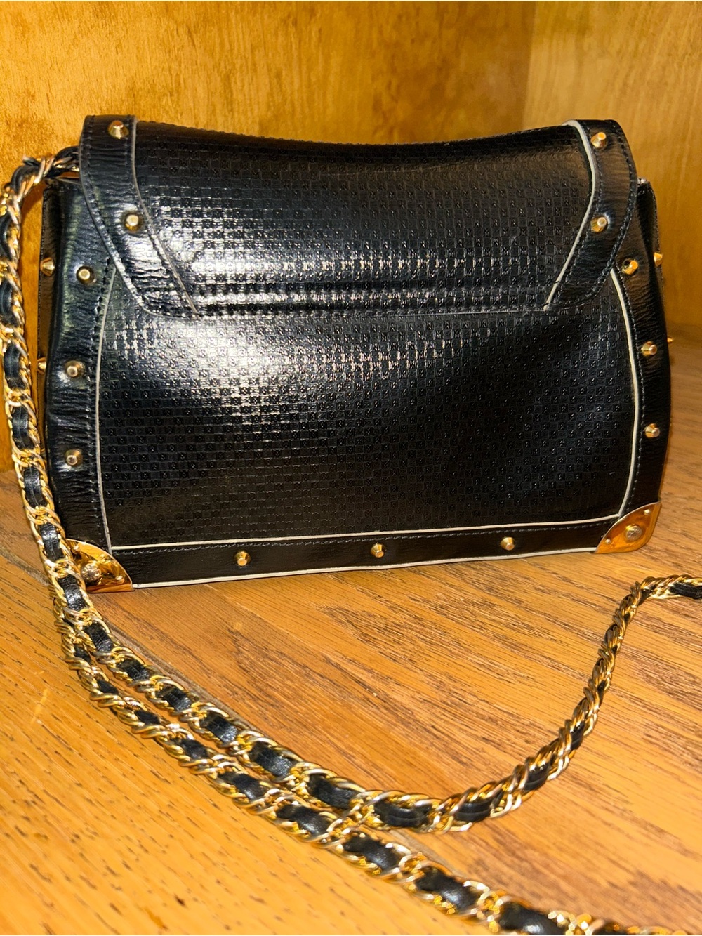 Metro City Crossbody Black/Gold - Picture 2 of 7